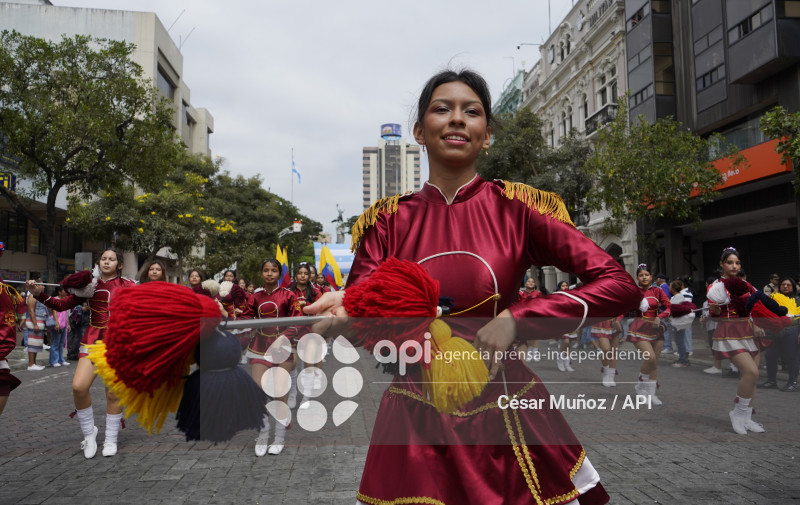 GYE-DESFILE ESTUDIANTIL