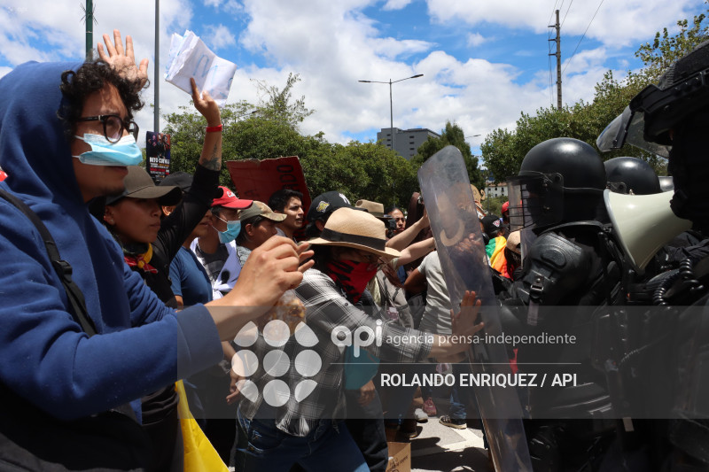 PROTESTA CONTRA NOBOA ARBOLITO