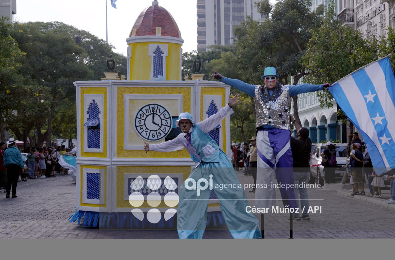 GYE-DESFILE ALEGORICO