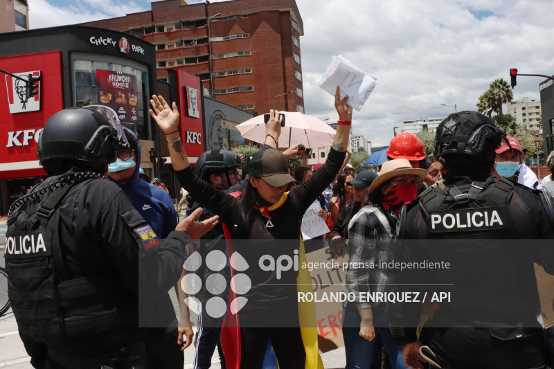 PROTESTA CONTRA NOBOA ARBOLITO