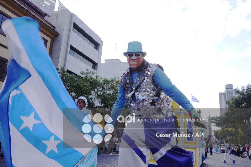 GYE-DESFILE ALEGORICO