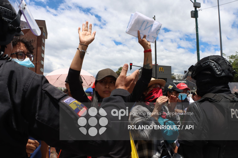PROTESTA CONTRA NOBOA ARBOLITO