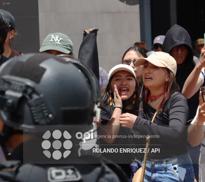 PROTESTA CONTRA NOBOA ARBOLITO