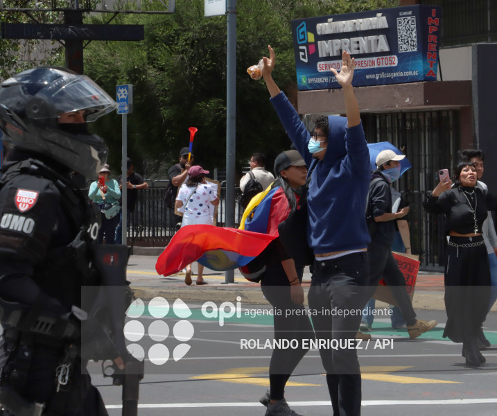 PROTESTA CONTRA NOBOA ARBOLITO