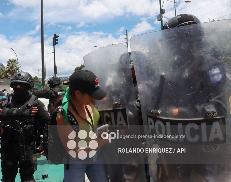 PROTESTA CONTRA NOBOA ARBOLITO
