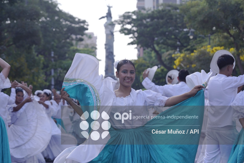 GYE-DESFILE ALEGORICO