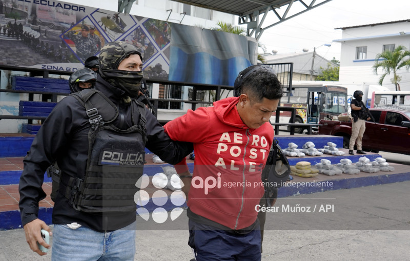 GYE-INCAUTACION BLOQUES MARIHUANA