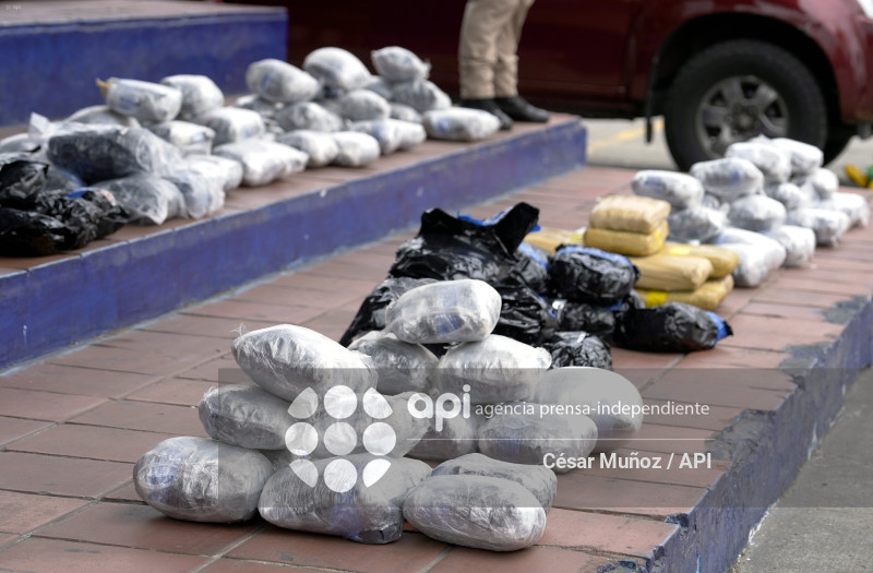 GYE-INCAUTACION BLOQUES MARIHUANA