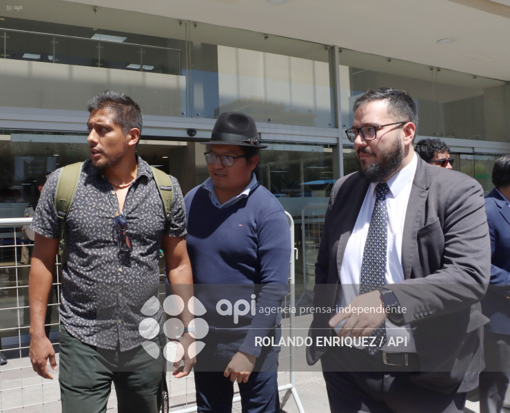 APAWKI CASTRO DEMANDA CONGELACION CUENTA