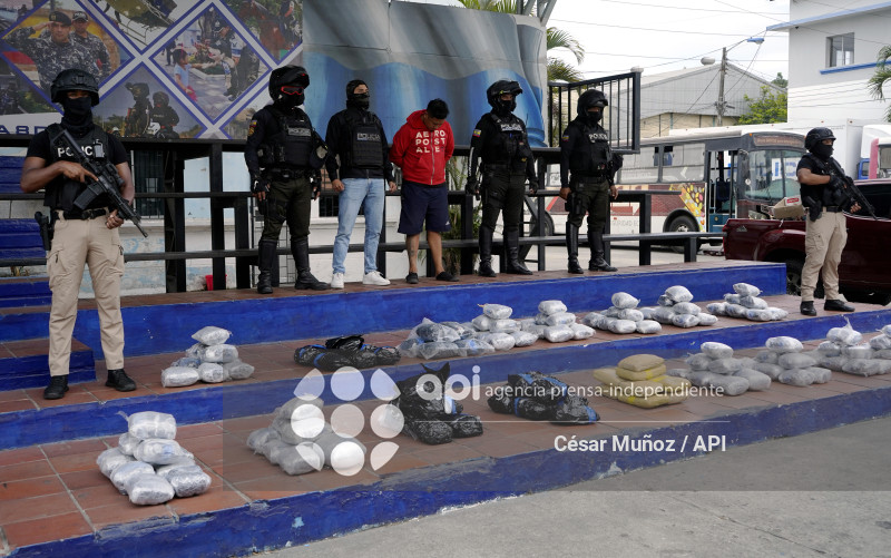 GYE-INCAUTACION BLOQUES MARIHUANA