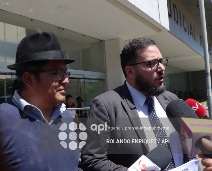 APAWKI CASTRO DEMANDA CONGELACION CUENTA