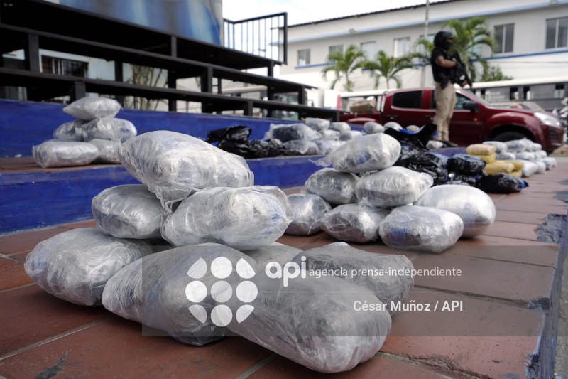 GYE-INCAUTACION BLOQUES MARIHUANA