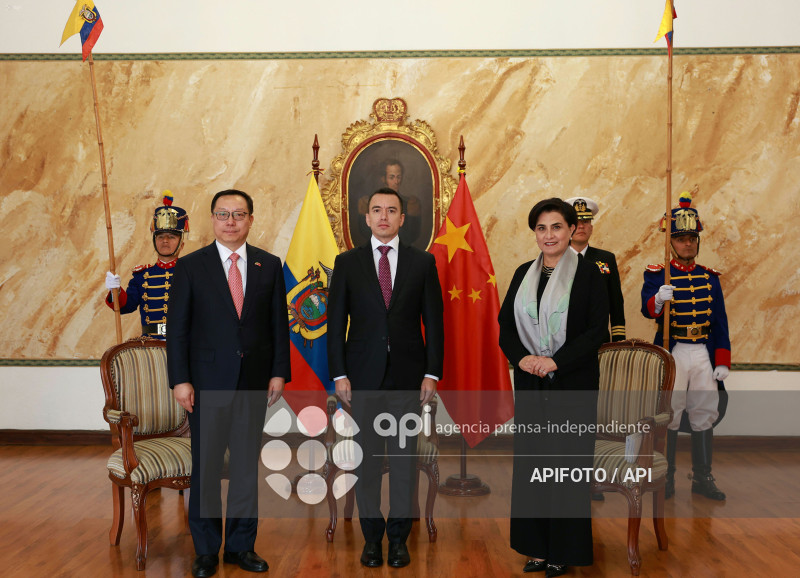 CUENCA-PRESIDENTE DANIEL NOBOA-CREDENCIALES