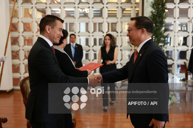 CUENCA-PRESIDENTE DANIEL NOBOA-CREDENCIALES