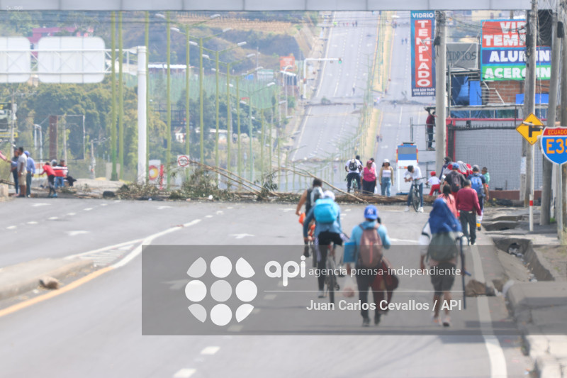 ATUNTAQUI-ANTONIO ANTE-PARO NACIONAL-MANIFESTACIONES-COMERCIO