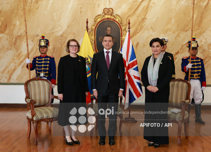 CUENCA-PRESIDENTE DANIEL NOBOA-CREDENCIALES