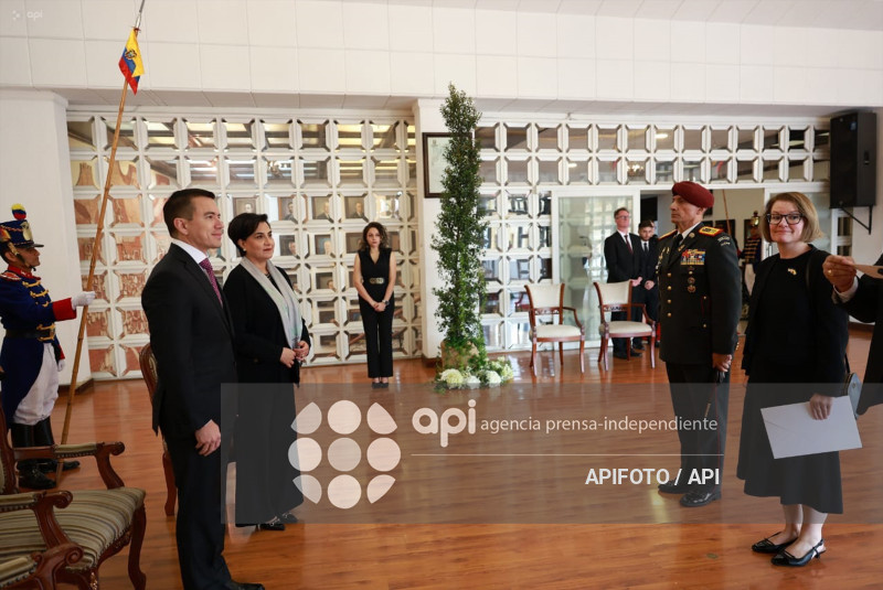 CUENCA-PRESIDENTE DANIEL NOBOA-CREDENCIALES