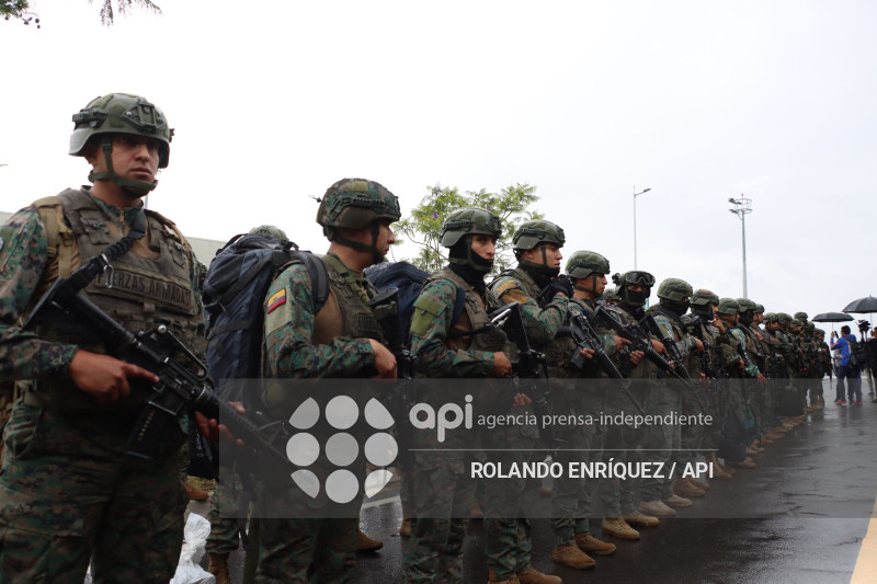 LLEGADA REFUERZOS MILITARES A QUITO