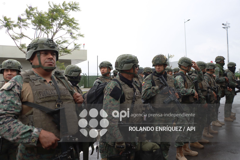 LLEGADA REFUERZOS MILITARES A QUITO