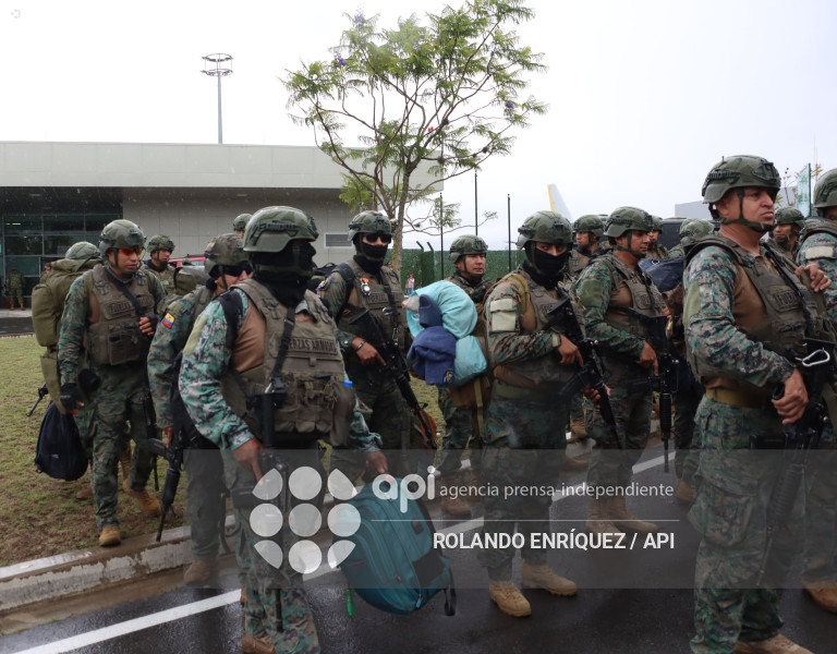LLEGADA REFUERZOS MILITARES A QUITO
