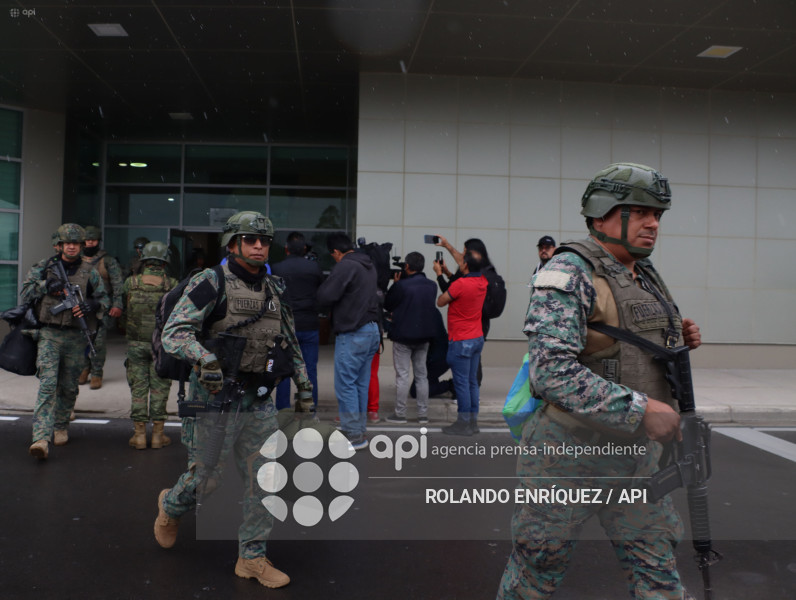 LLEGADA REFUERZOS MILITARES A QUITO