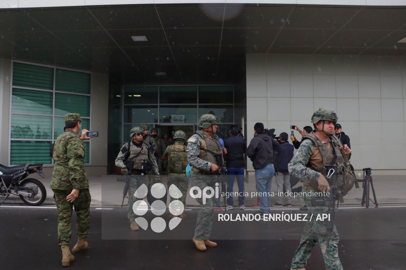 LLEGADA REFUERZOS MILITARES A QUITO