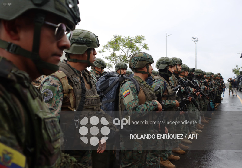 LLEGADA REFUERZOS MILITARES A QUITO