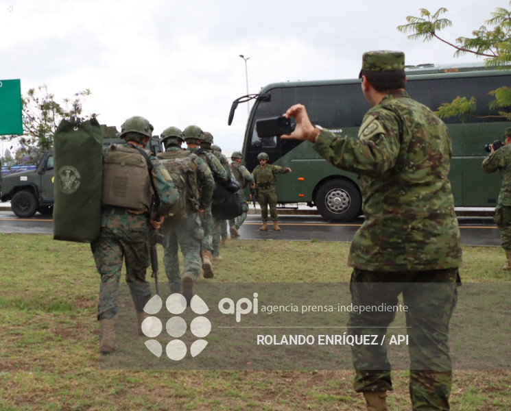 LLEGADA REFUERZOS MILITARES A QUITO