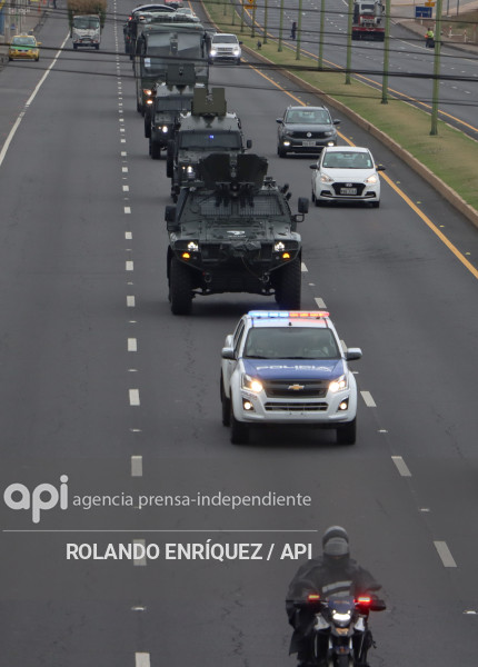 LLEGADA REFUERZOS MILITARES A QUITO