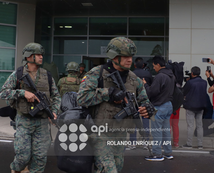 LLEGADA REFUERZOS MILITARES A QUITO
