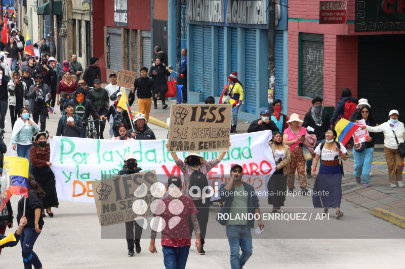 UIO MARCHA  MOVIMIENTOS SOCIALES