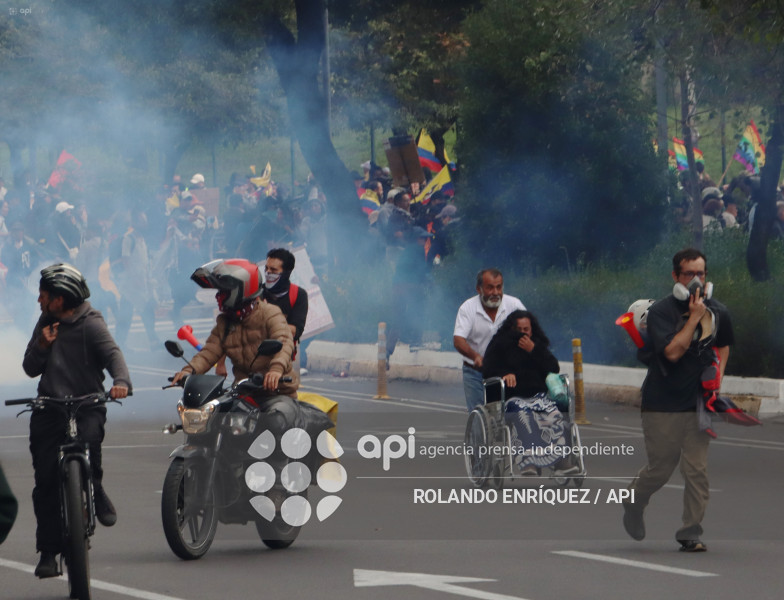 UIO MARCHA  MOVIMIENTOS SOCIALES
