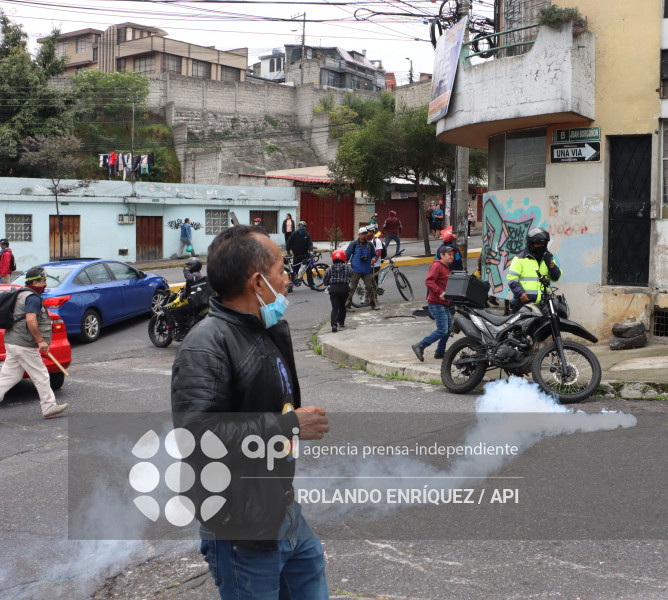 UIO MARCHA  MOVIMIENTOS SOCIALES
