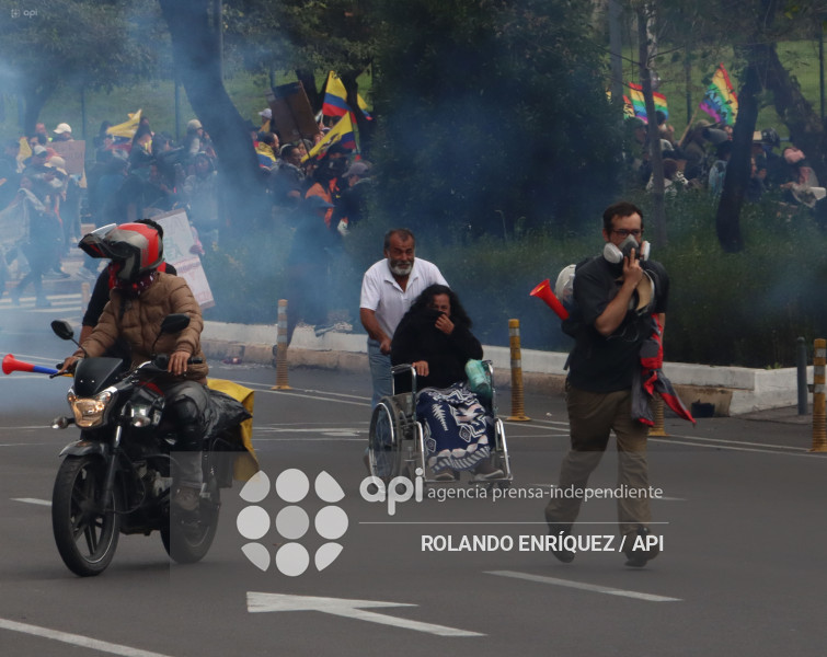 UIO MARCHA  MOVIMIENTOS SOCIALES