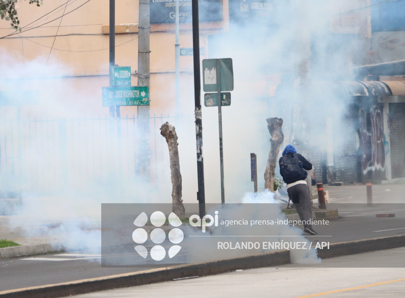UIO MARCHA  MOVIMIENTOS SOCIALES
