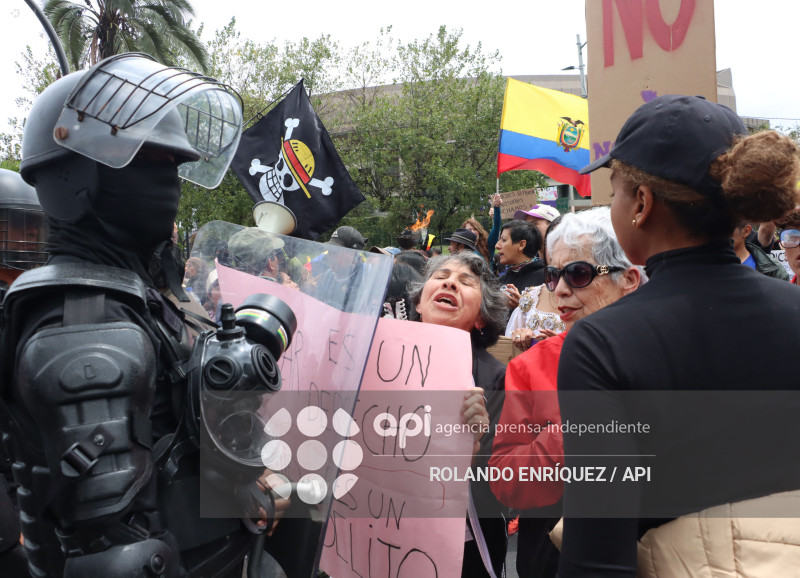 UIO MARCHA  MOVIMIENTOS SOCIALES