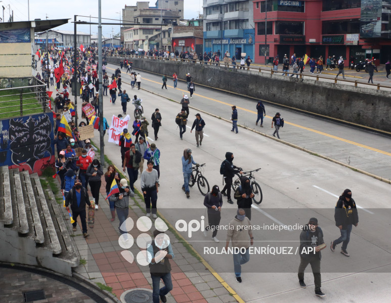 UIO MARCHA  MOVIMIENTOS SOCIALES