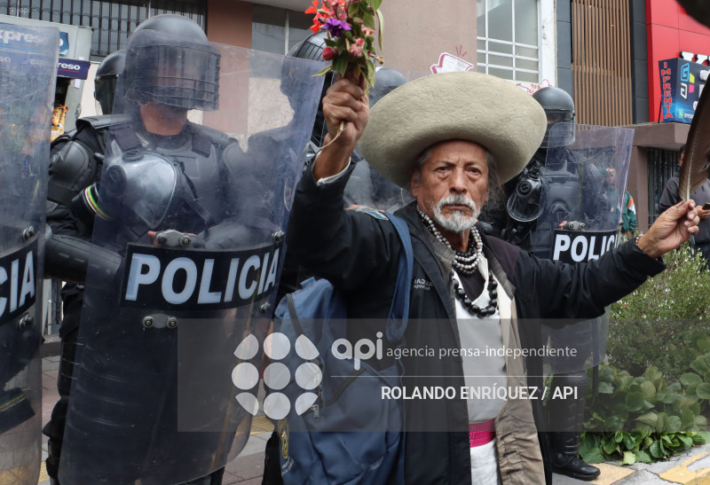 UIO MARCHA  MOVIMIENTOS SOCIALES