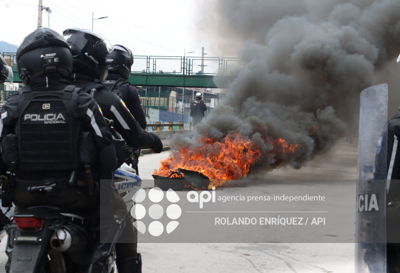 UIO MARCHA  MOVIMIENTOS SOCIALES