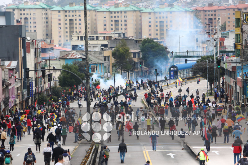 UIO MARCHA  MOVIMIENTOS SOCIALES