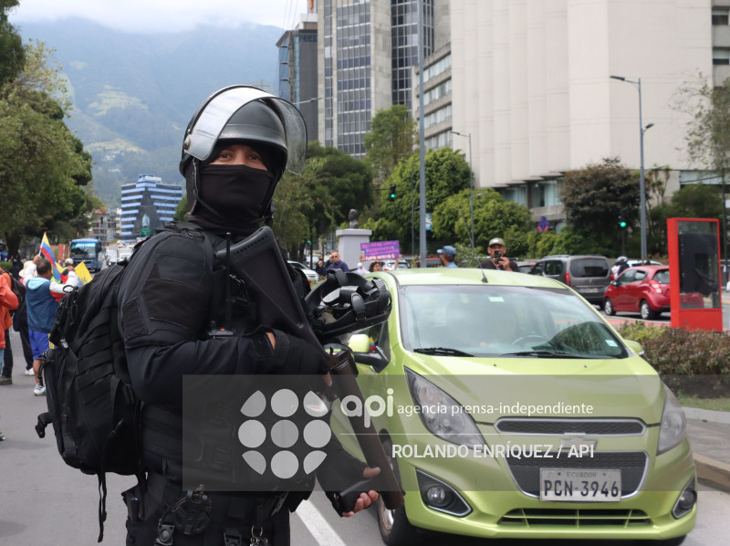 UIO MARCHA  MOVIMIENTOS SOCIALES