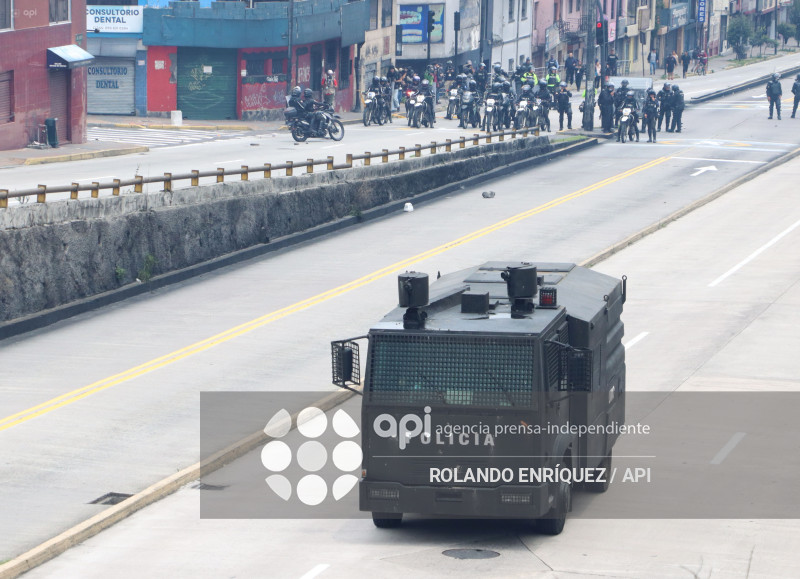 UIO MARCHA  MOVIMIENTOS SOCIALES