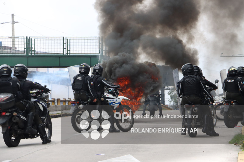 UIO MARCHA  MOVIMIENTOS SOCIALES