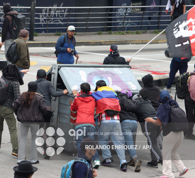 UIO MARCHA  MOVIMIENTOS SOCIALES