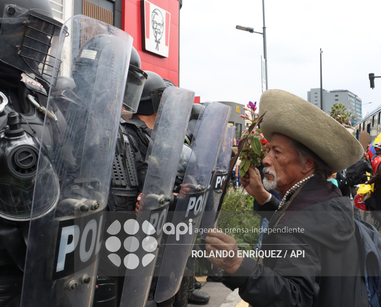 UIO MARCHA  MOVIMIENTOS SOCIALES