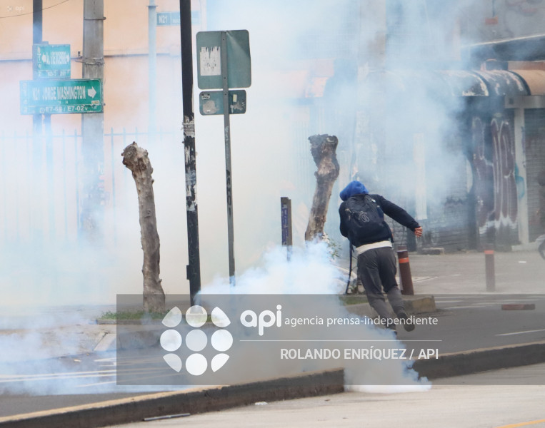 UIO MARCHA  MOVIMIENTOS SOCIALES