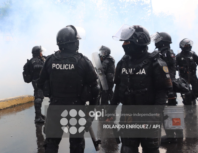 UIO MARCHA  MOVIMIENTOS SOCIALES