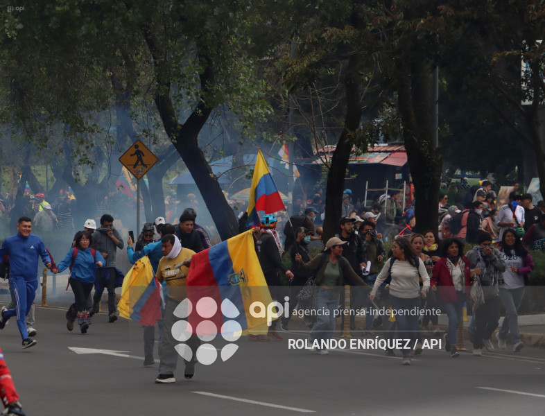 UIO MARCHA  MOVIMIENTOS SOCIALES