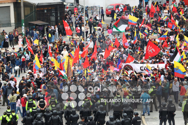 UIO MARCHA  MOVIMIENTOS SOCIALES