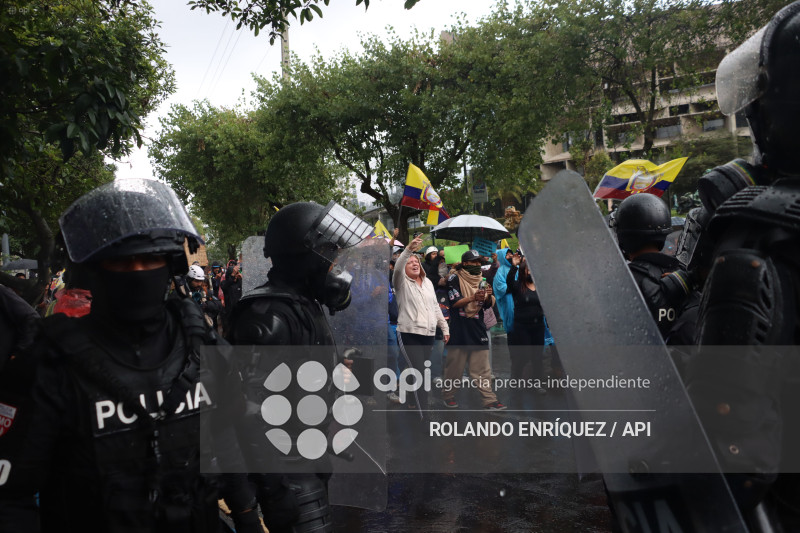 UIO MARCHA  MOVIMIENTOS SOCIALES